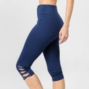 Women's Active Capri Cut Out Workout Legging Sz M